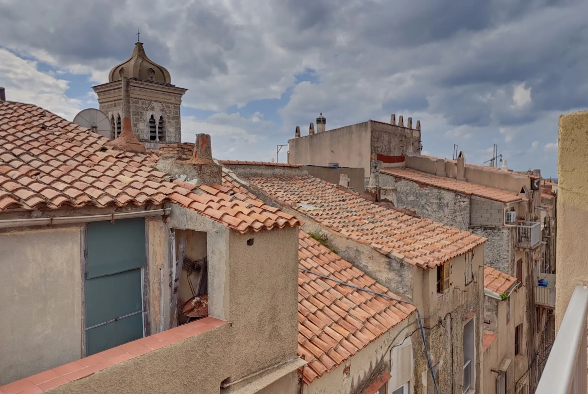 Appartement T2 bis avec vue mer à Bonifacio, excellent potentiel de rénovation 