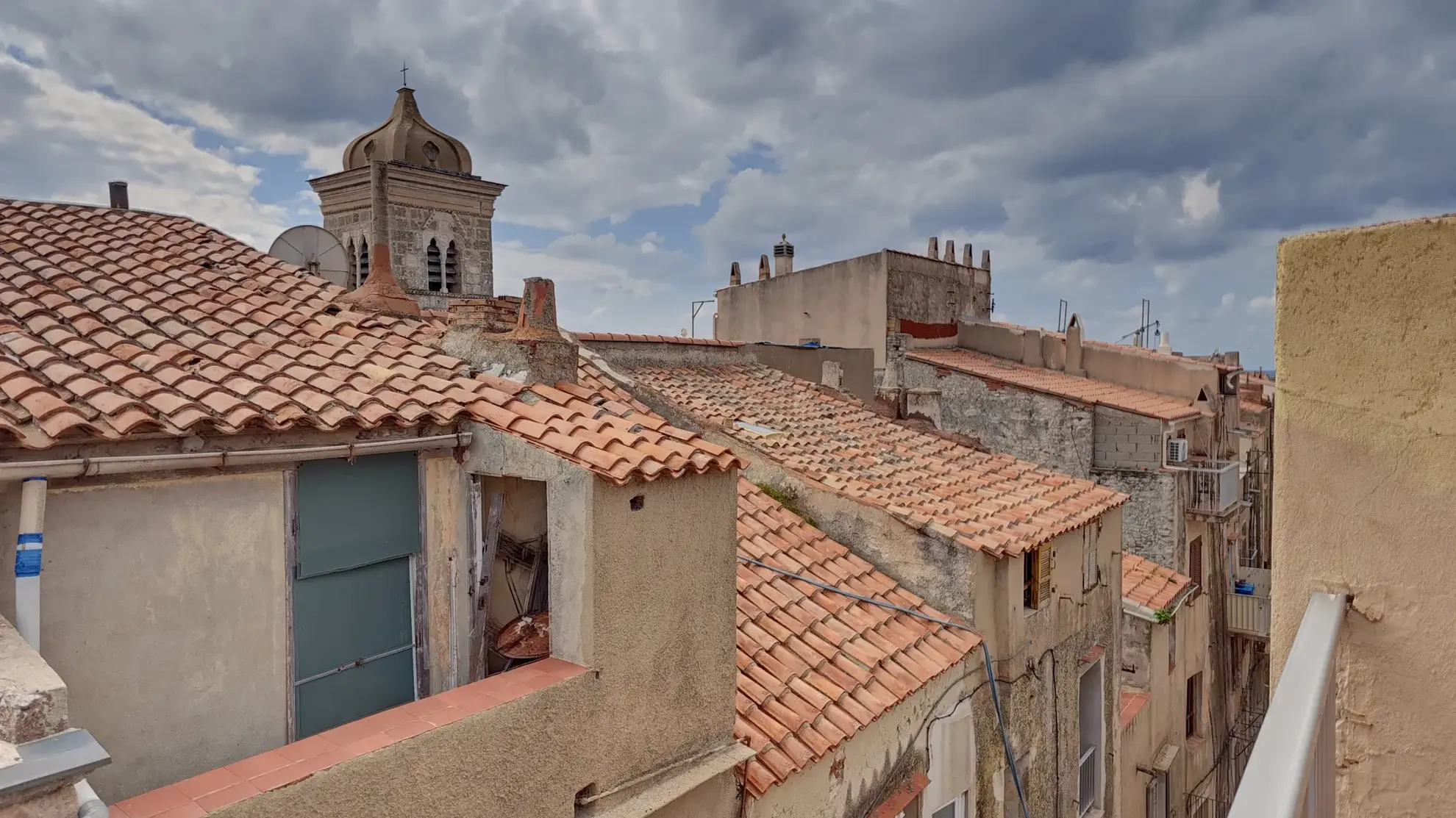 Appartement T2 bis avec vue mer à Bonifacio, excellent potentiel de rénovation 