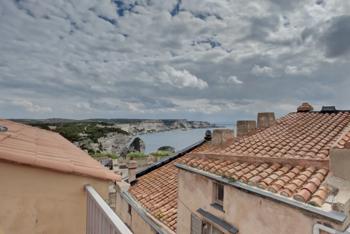 Appartement T2 bis avec vue mer à Bonifacio, excellent potentiel de rénovation 