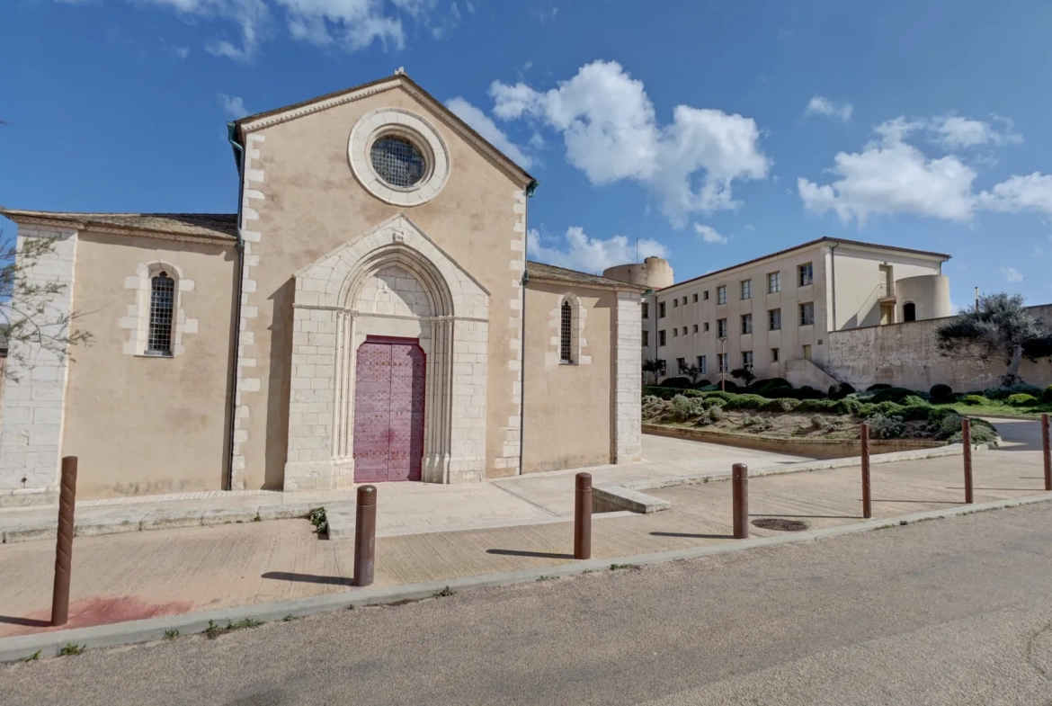 Appartement T2 bis avec vue mer à Bonifacio, excellent potentiel de rénovation 