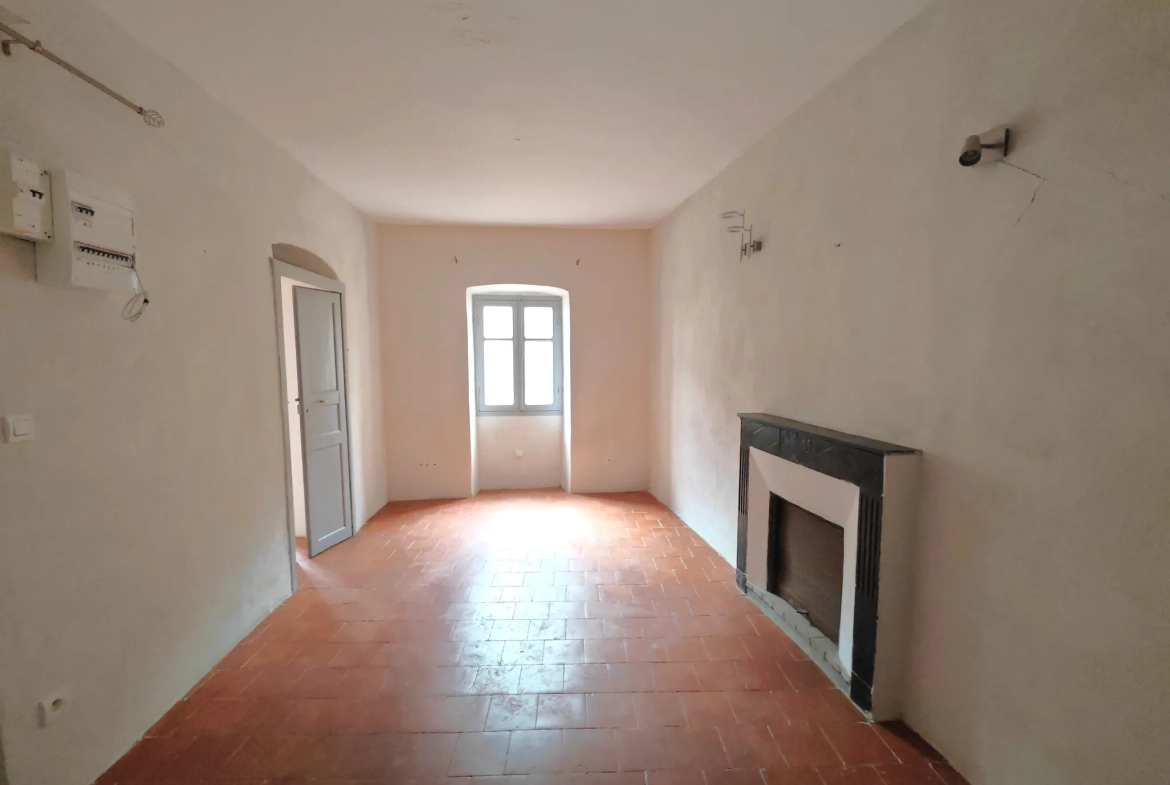 Appartement T2 bis avec vue mer à Bonifacio, excellent potentiel de rénovation 