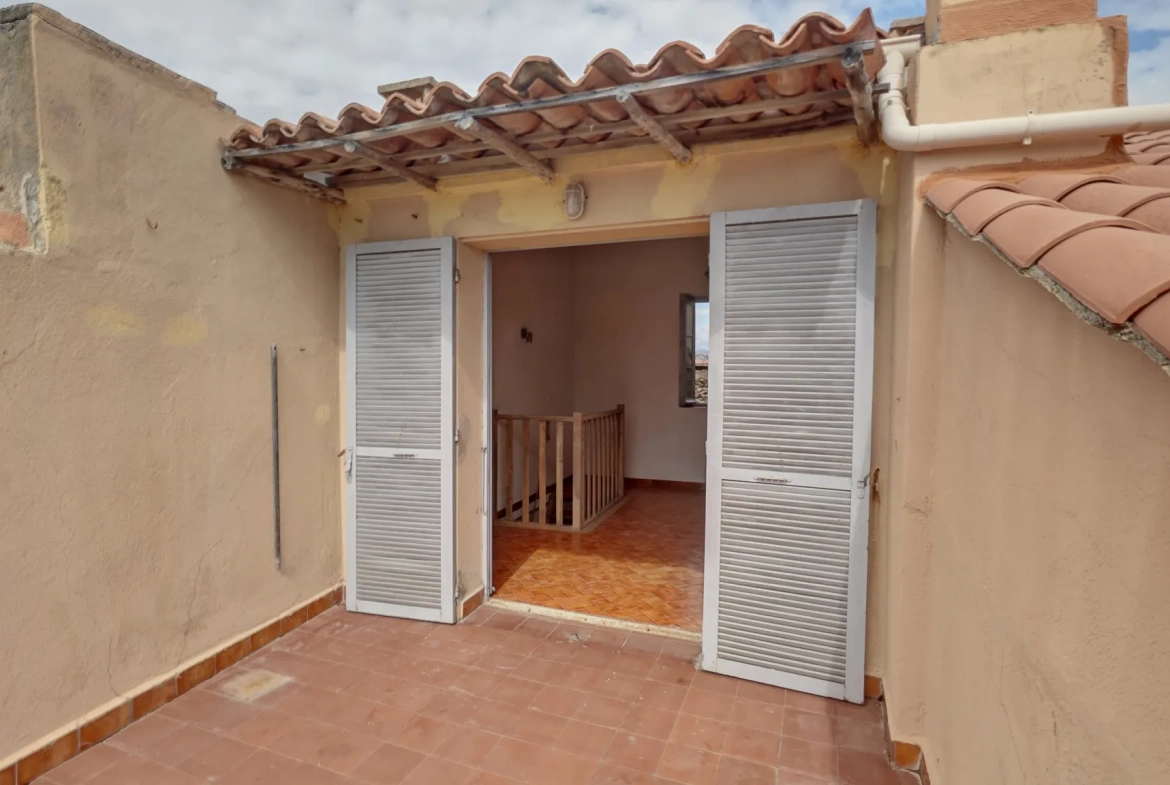 Appartement T2 bis avec vue mer à Bonifacio, excellent potentiel de rénovation 