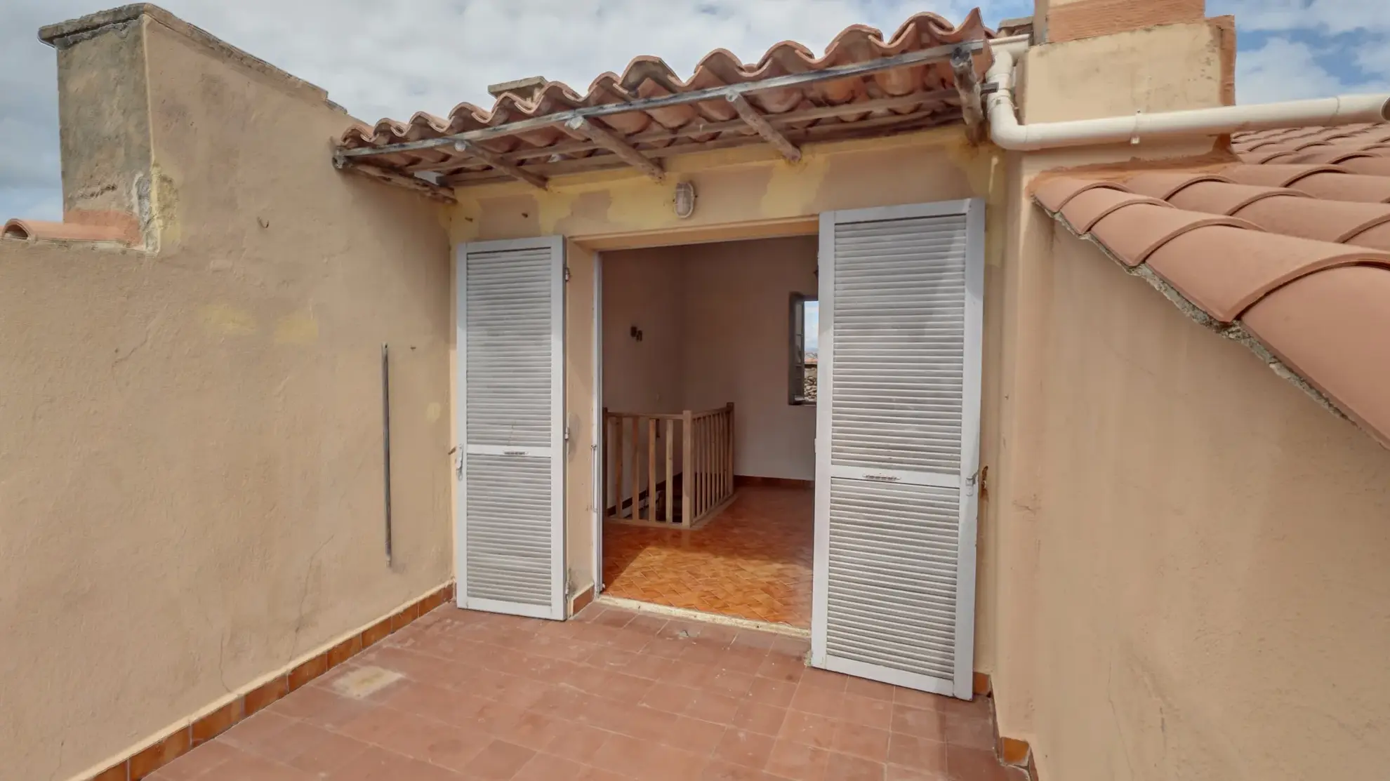 Appartement T2 bis avec vue mer à Bonifacio, excellent potentiel de rénovation 