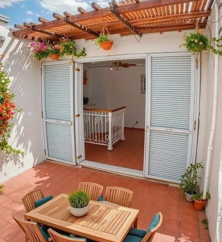 Appartement T2 bis avec vue mer à Bonifacio, excellent potentiel de rénovation 