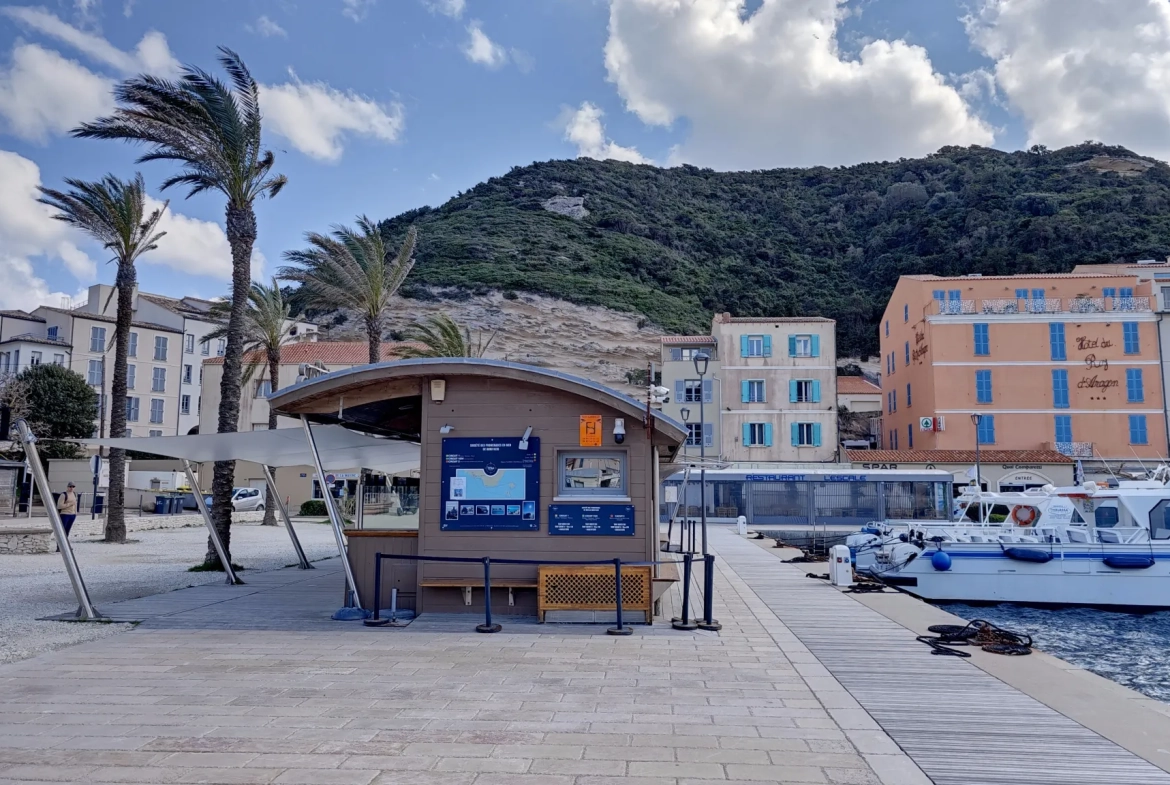 Appartement T2 bis avec vue mer à Bonifacio, excellent potentiel de rénovation 