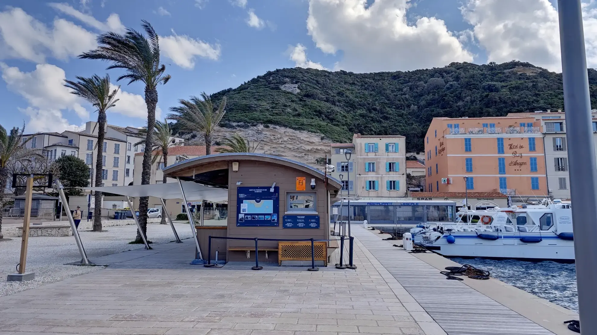 Appartement T2 bis avec vue mer à Bonifacio, excellent potentiel de rénovation 