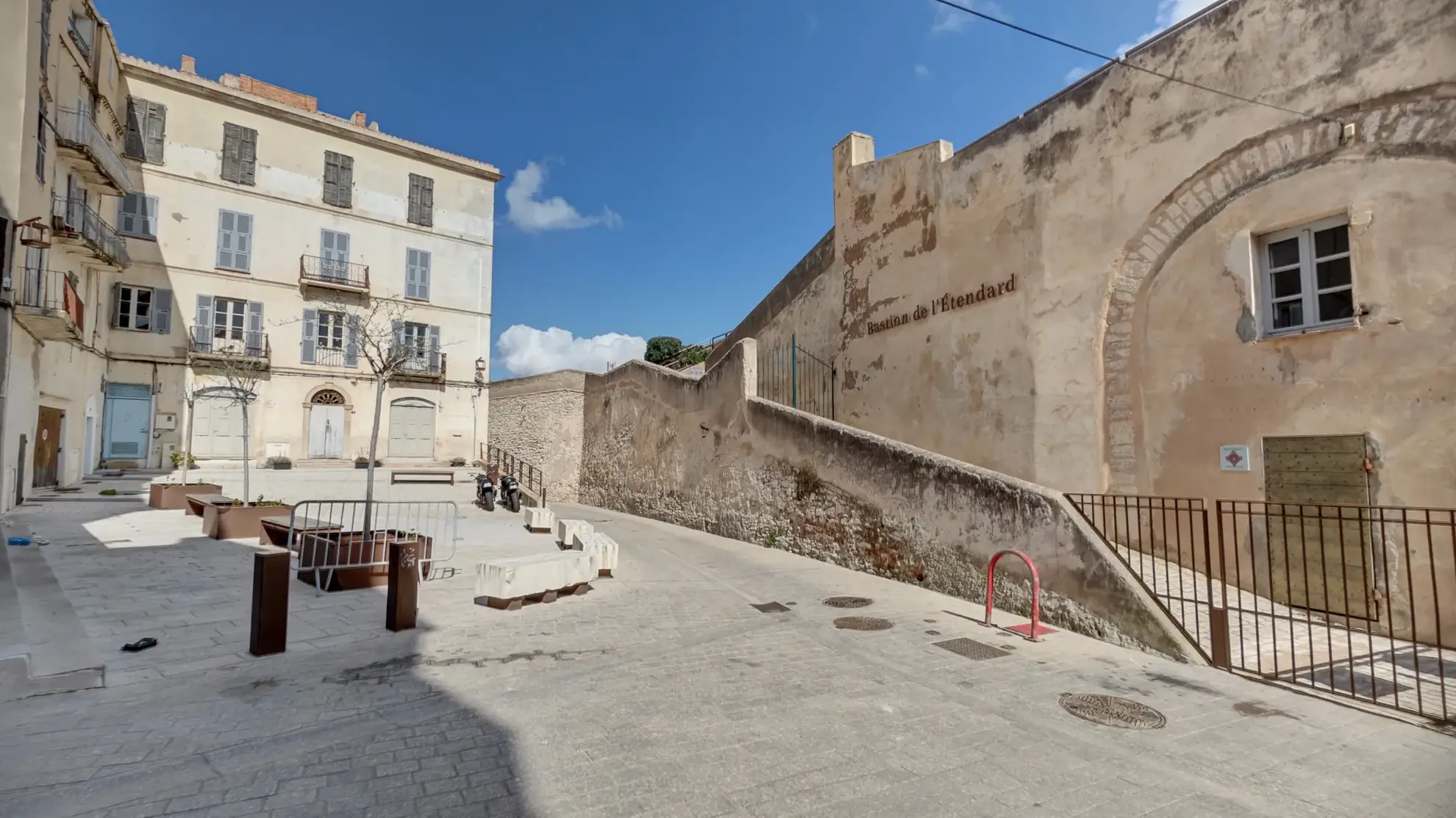 Appartement T2 bis avec vue mer à Bonifacio, excellent potentiel de rénovation 