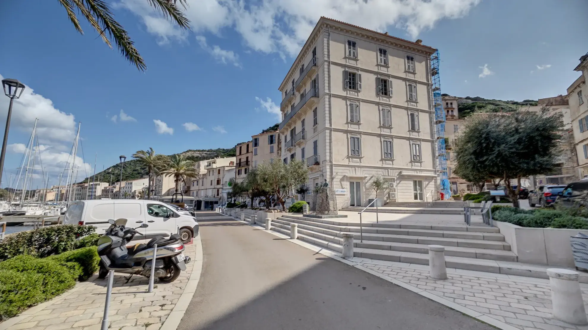 Appartement T2 bis avec vue mer à Bonifacio, excellent potentiel de rénovation 