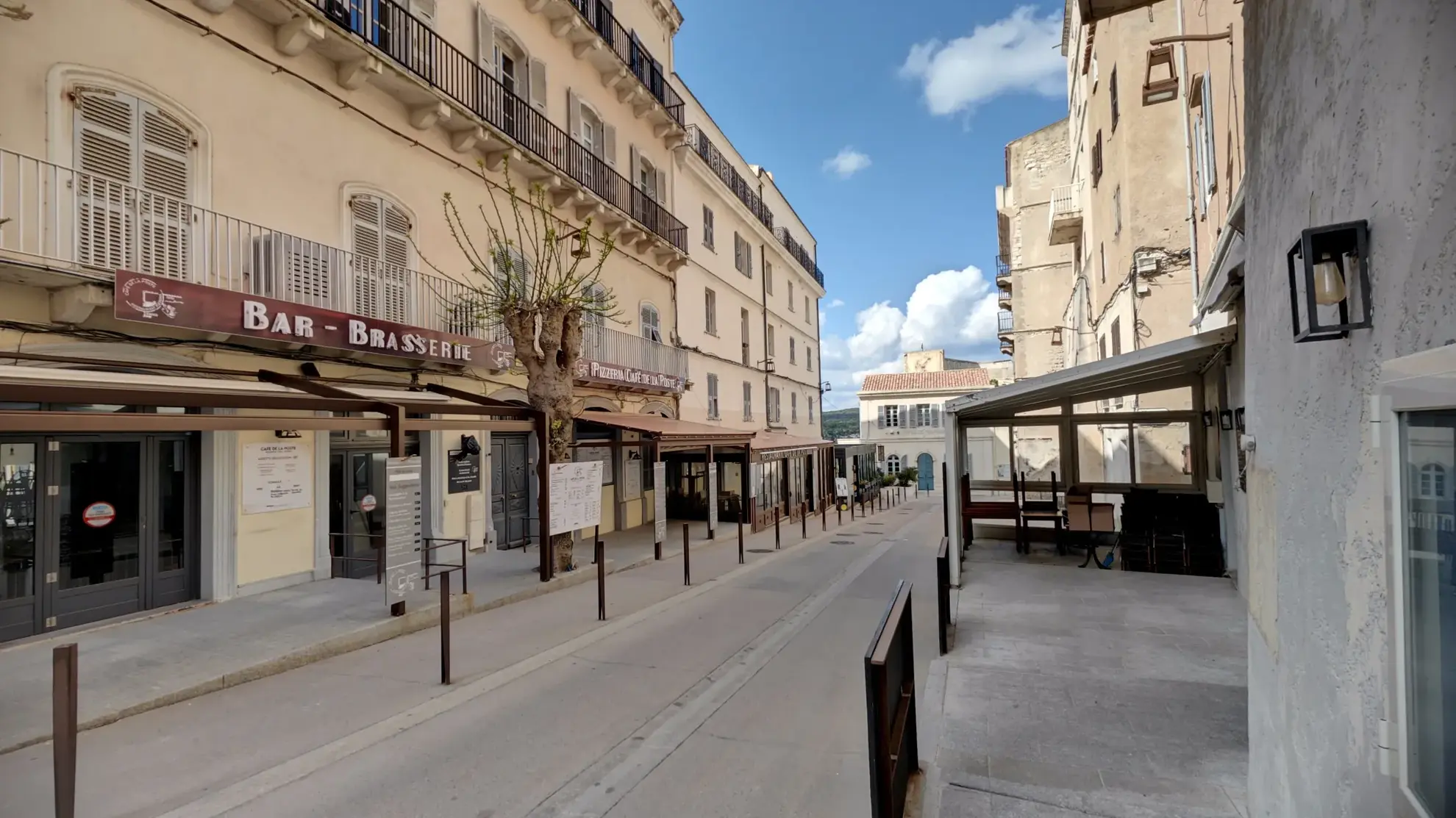 Appartement T2 bis avec vue mer à Bonifacio, excellent potentiel de rénovation 