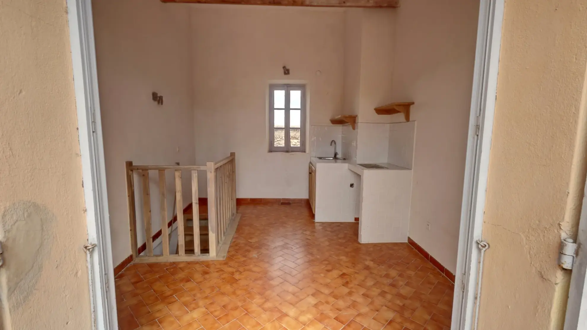 Appartement T2 bis avec vue mer à Bonifacio, excellent potentiel de rénovation 