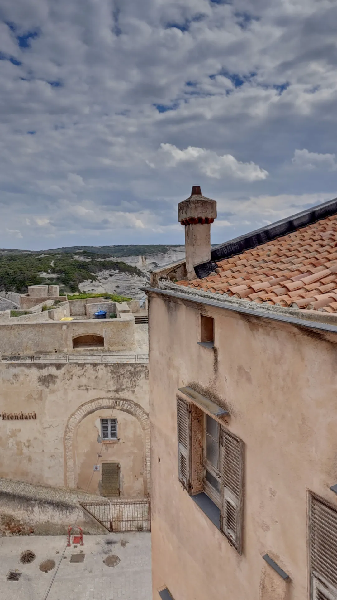Appartement T2 bis avec vue mer à Bonifacio, excellent potentiel de rénovation 
