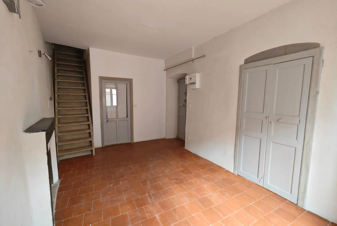 Appartement T2 bis avec vue mer à Bonifacio, excellent potentiel de rénovation 