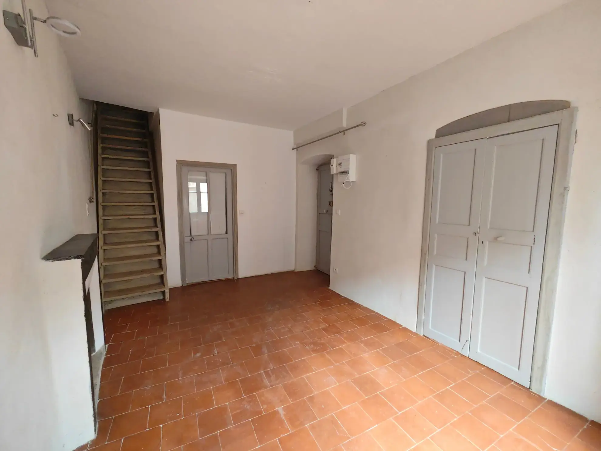 Appartement T2 bis avec vue mer à Bonifacio, excellent potentiel de rénovation 