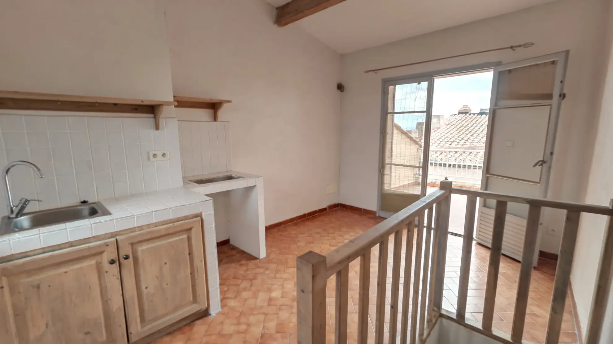 Appartement T2 bis avec vue mer à Bonifacio, excellent potentiel de rénovation 