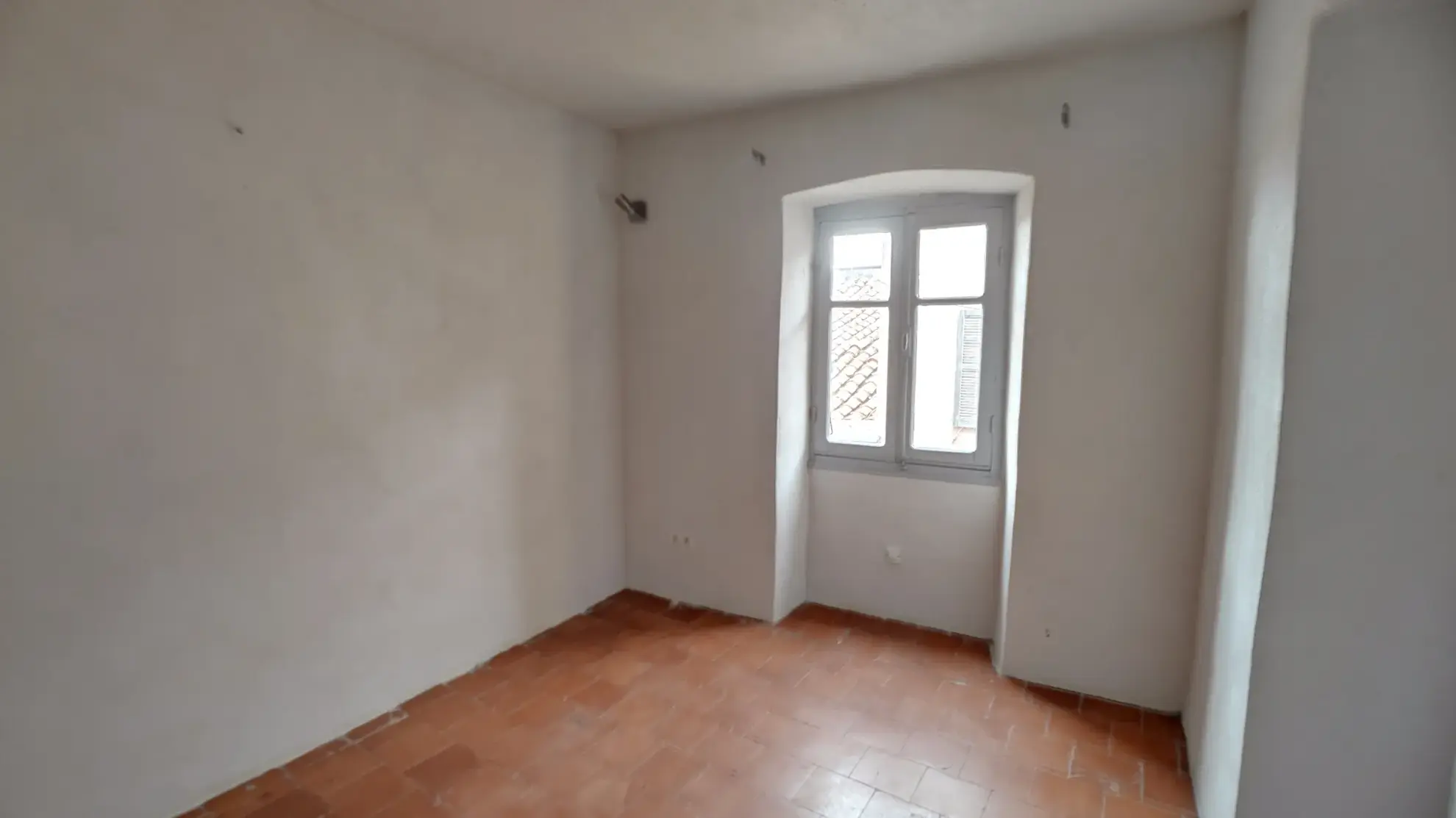 Appartement T2 bis avec vue mer à Bonifacio, excellent potentiel de rénovation 