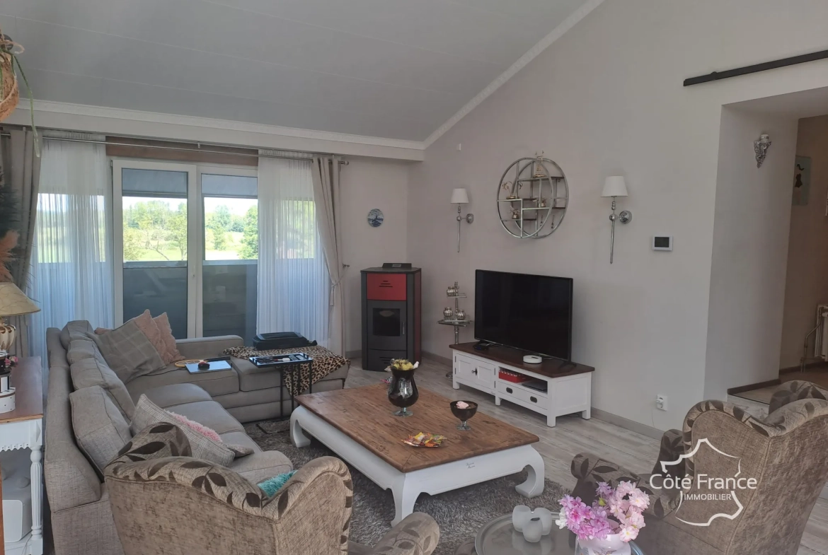 Charmante maison rénovée de 286 m² à GERMONT avec piscine et vue imprenable 