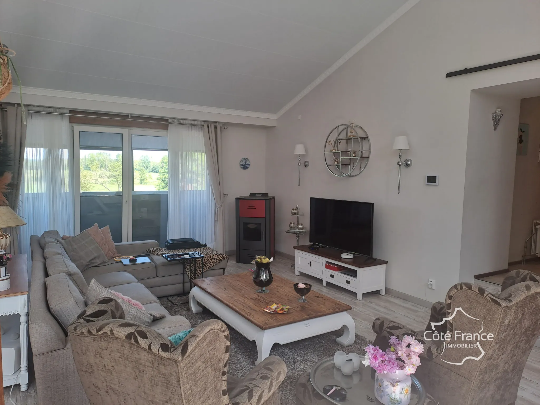 Charmante maison rénovée de 286 m² à GERMONT avec piscine et vue imprenable 