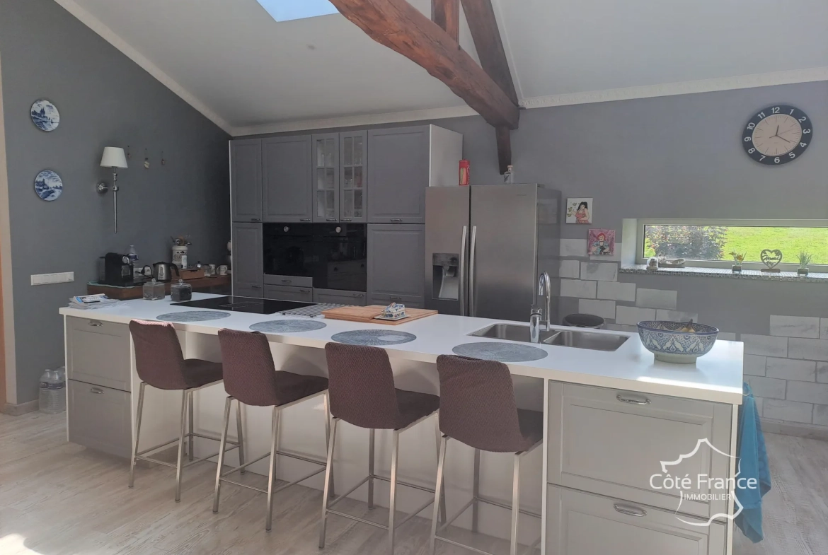 Charmante maison rénovée de 286 m² à GERMONT avec piscine et vue imprenable 