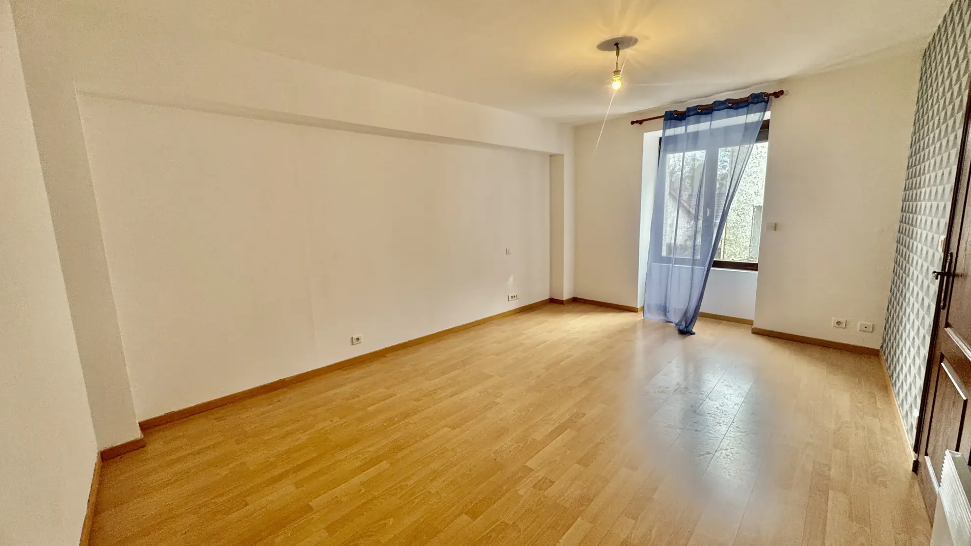 Belle maison de 120 m² avec jardin et potentiel à Issou 