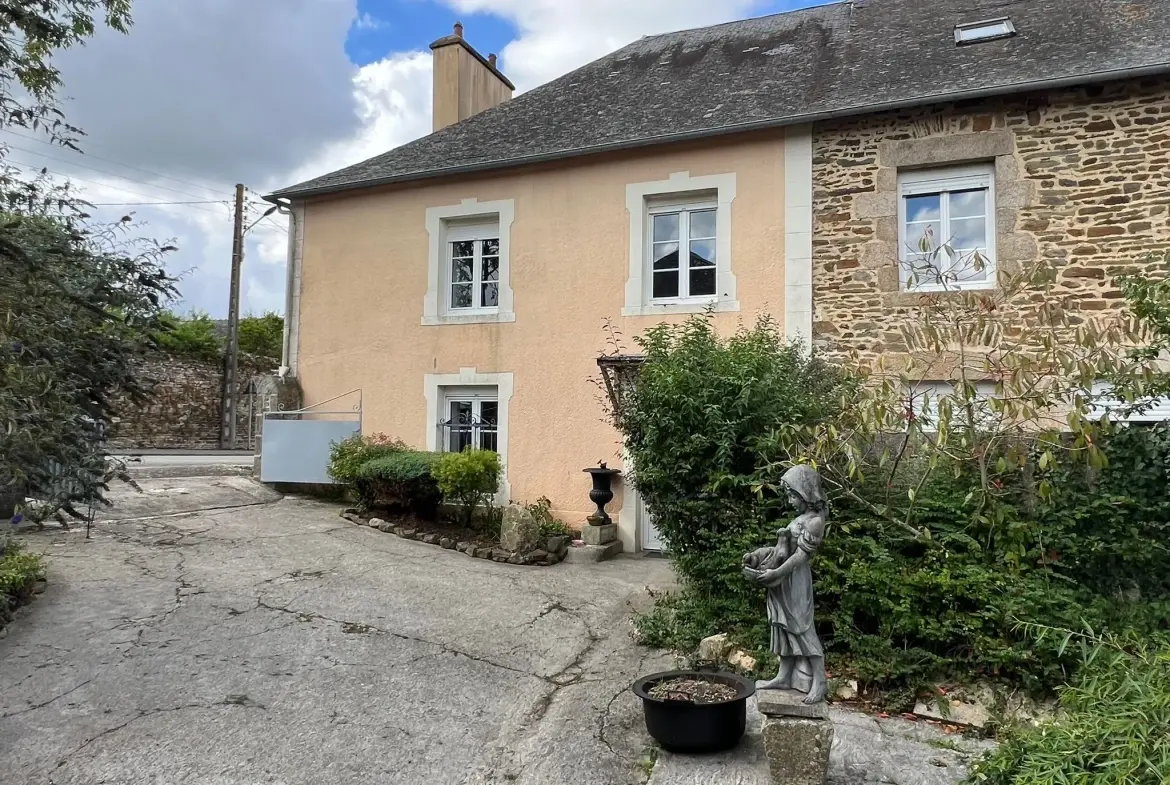 Maison en pierre de 135 m² à Pré-en-Pail avec dépendances et jardin 