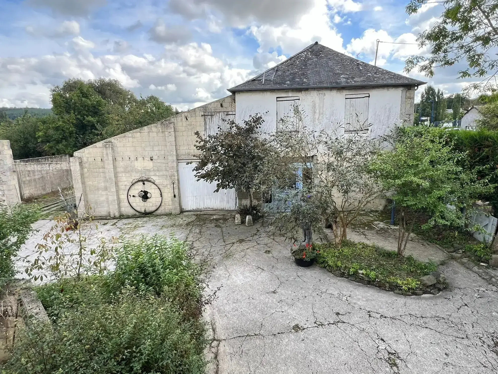 Maison en pierre de 135 m² à Pré-en-Pail avec dépendances et jardin 