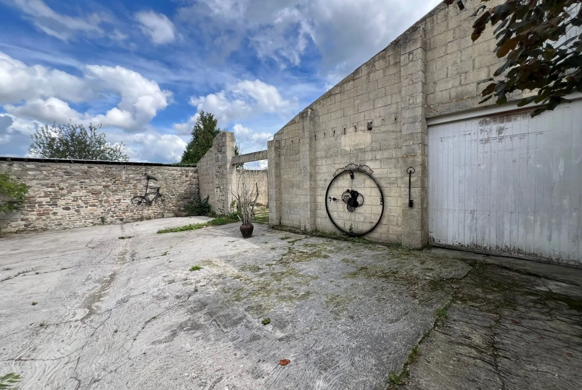 Maison en pierre de 135 m² à Pré-en-Pail avec dépendances et jardin 