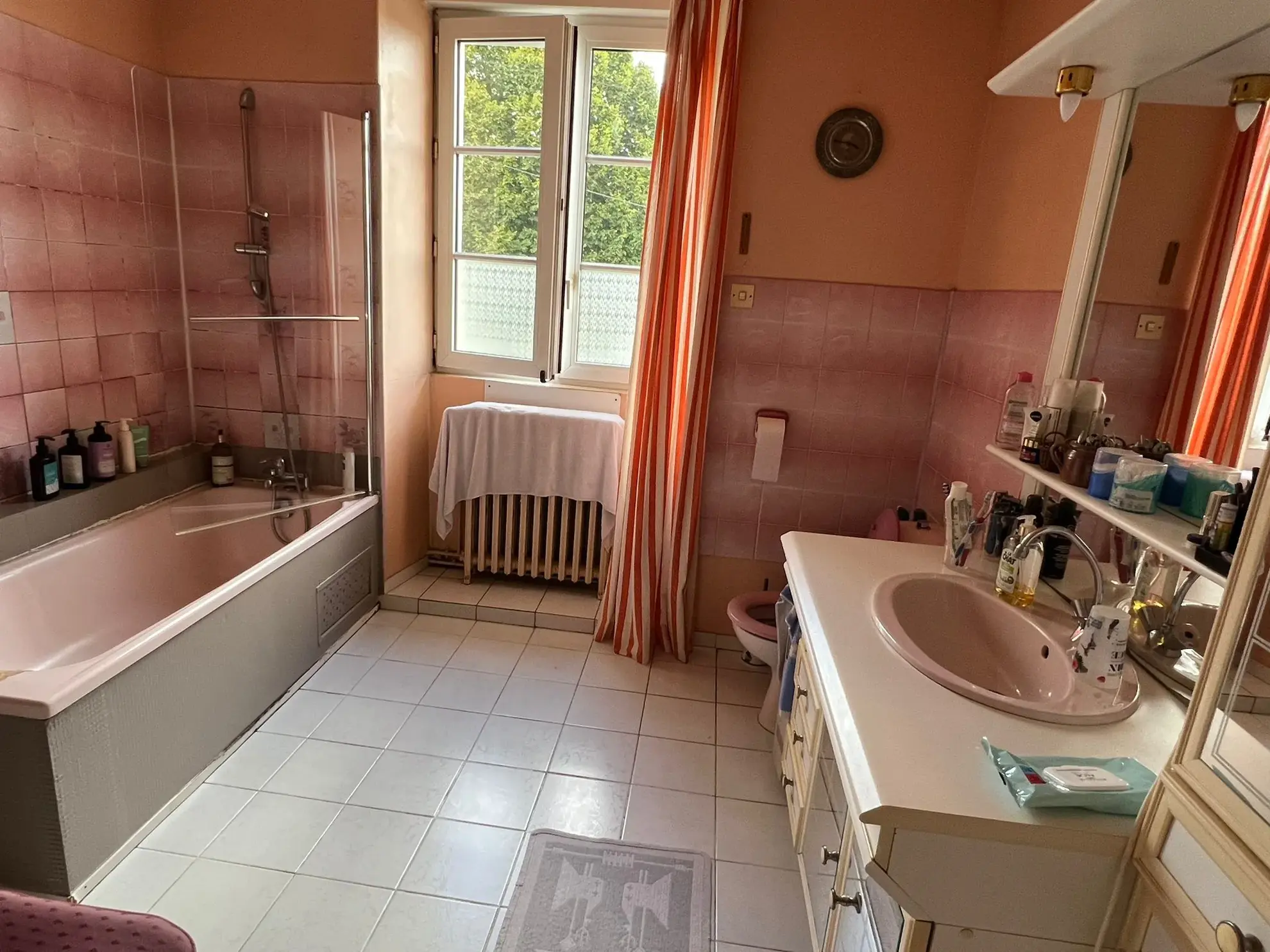 Maison en pierre de 135 m² à Pré-en-Pail avec dépendances et jardin 
