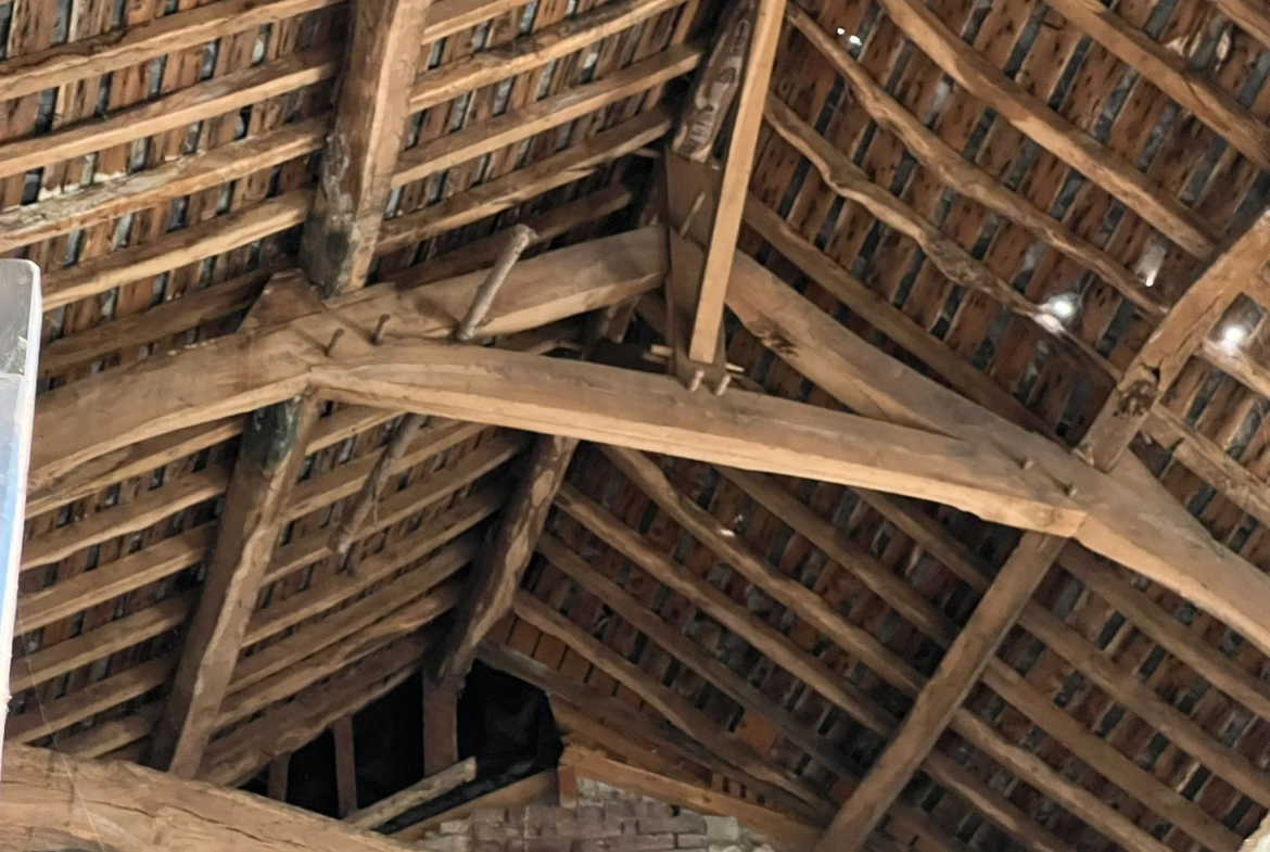 Maison en pierre de 135 m² à Pré-en-Pail avec dépendances et jardin 