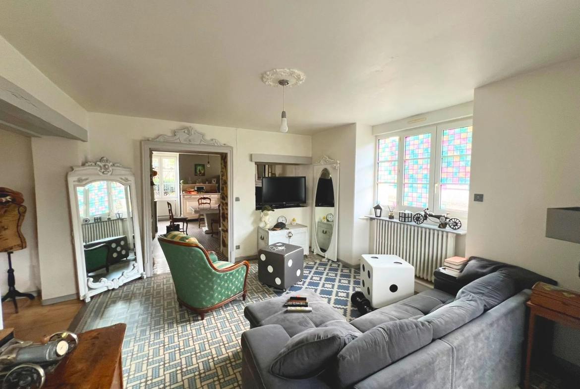 Maison en pierre de 135 m² à Pré-en-Pail avec dépendances et jardin 