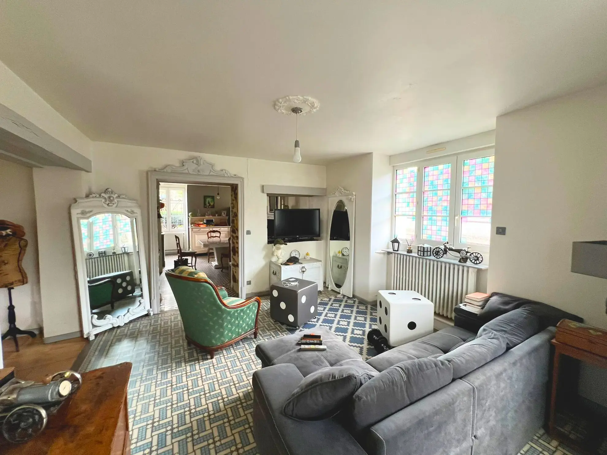 Maison en pierre de 135 m² à Pré-en-Pail avec dépendances et jardin 