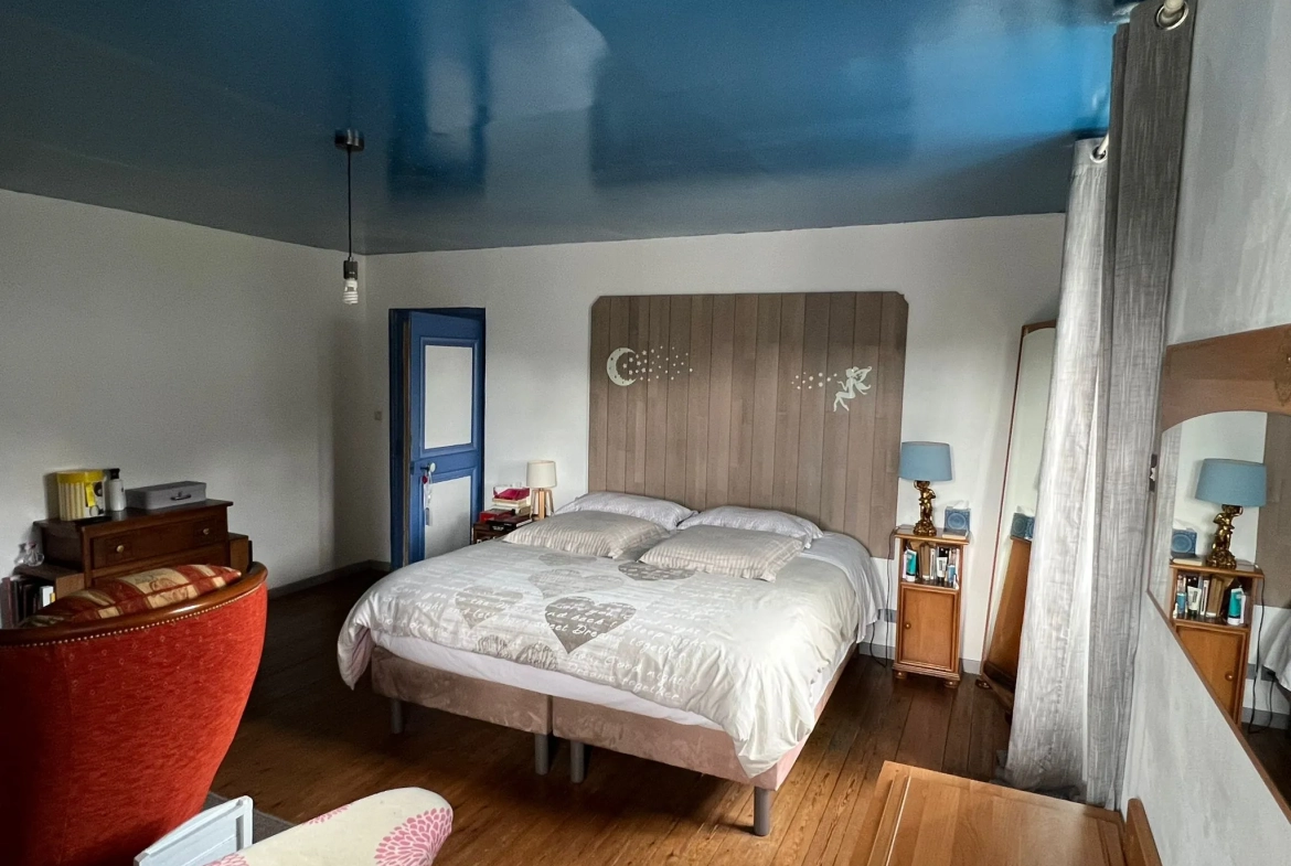 Maison en pierre de 135 m² à Pré-en-Pail avec dépendances et jardin 