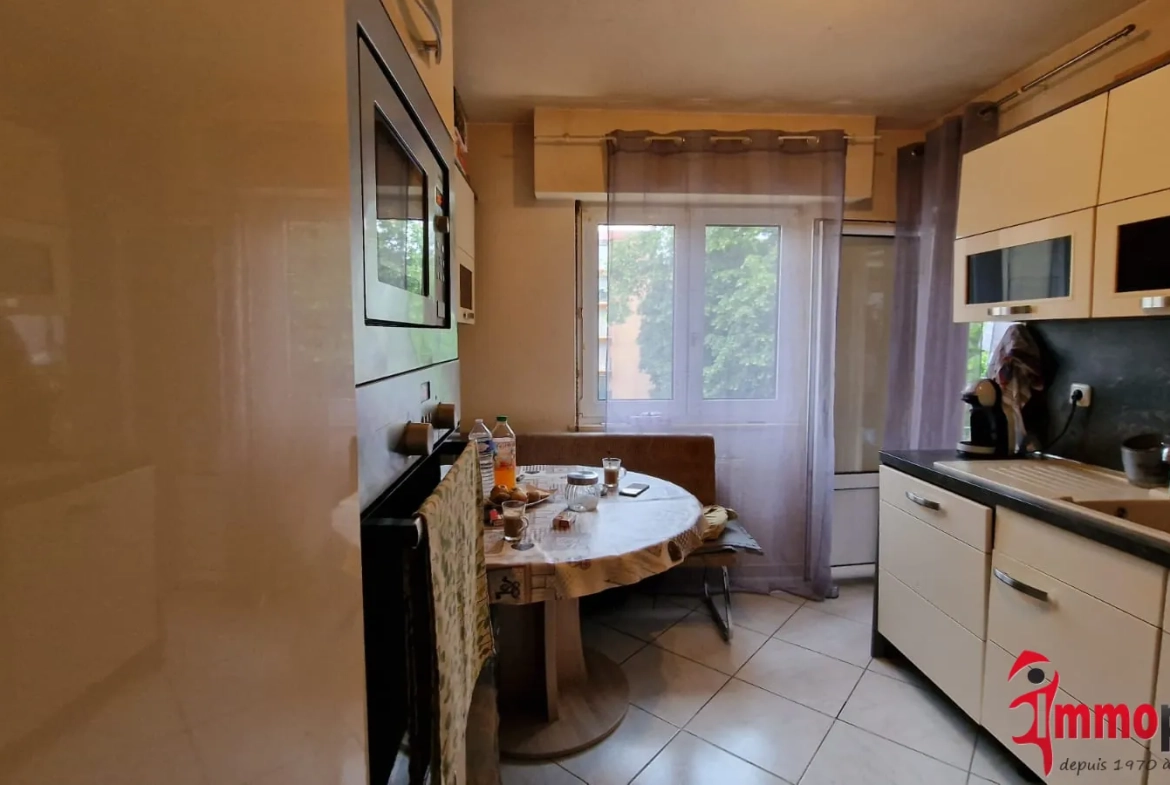 Appartement F4 à vendre au centre-ville de Saint-Louis – 80 m² avec balcons et cave 