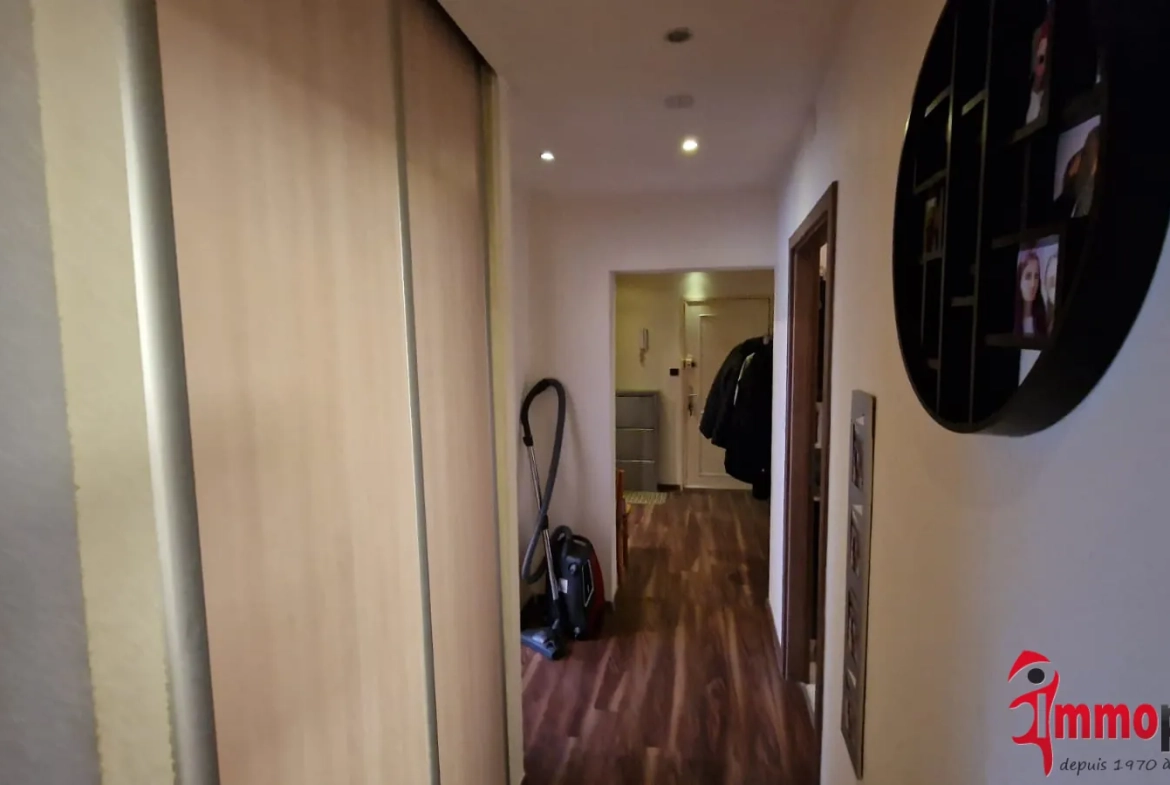 Appartement F4 à vendre au centre-ville de Saint-Louis – 80 m² avec balcons et cave 