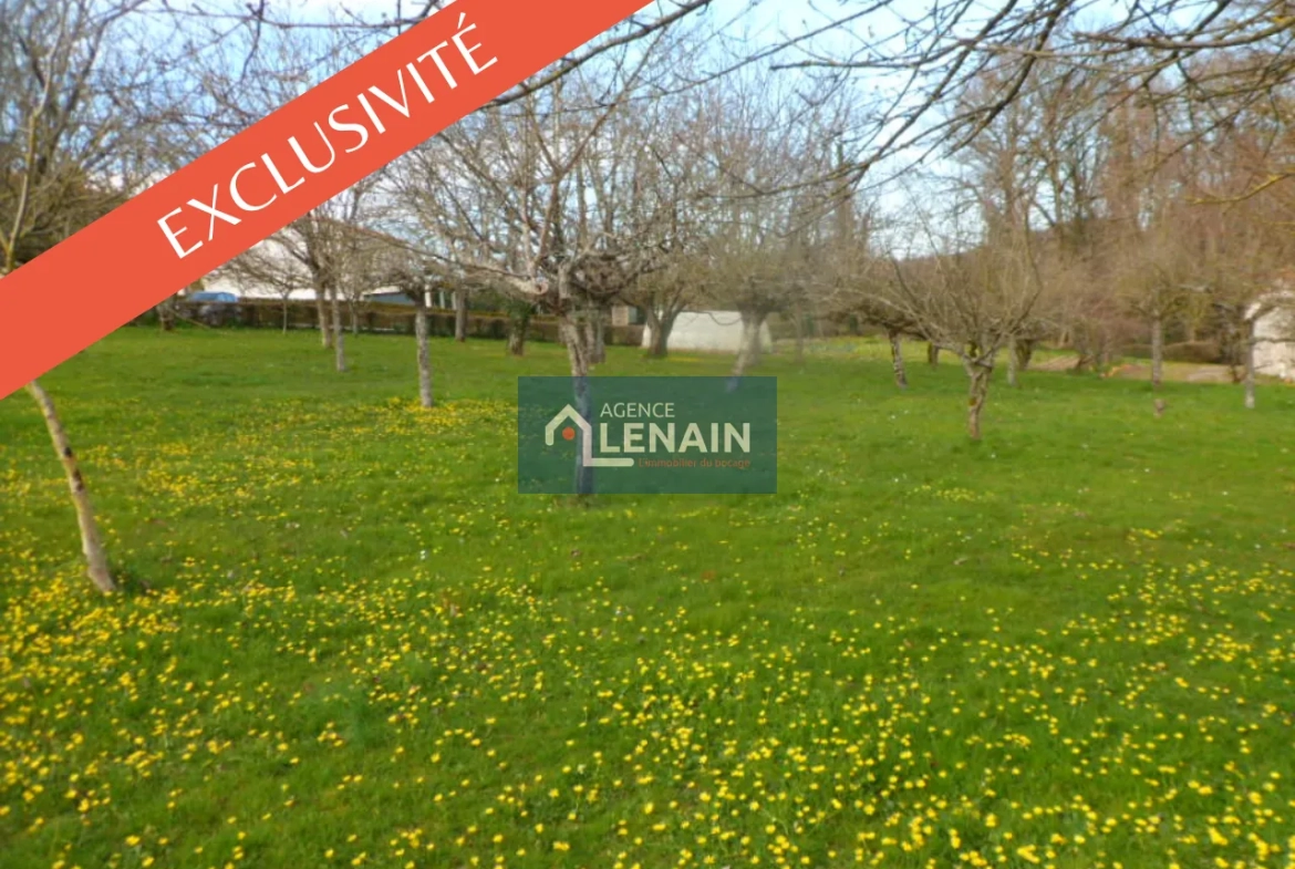 Terrain à bâtir de 1400 m² à Montournais, secteur Pouzaules 