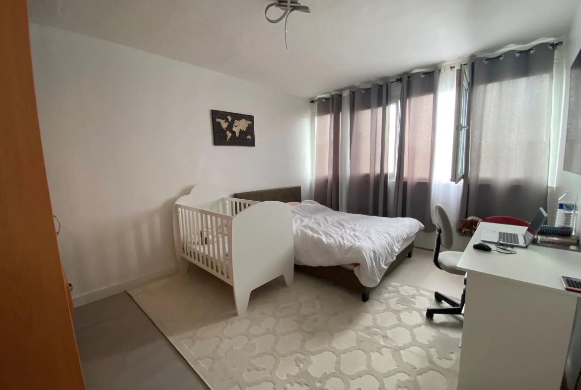 Appartement 2 pièces à Ris-Orangis de 45m² avec parking et cave 