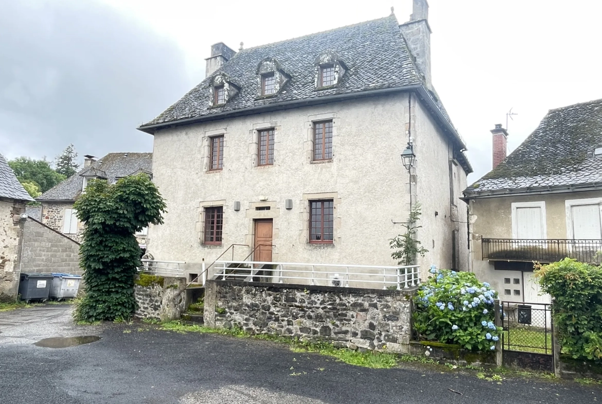 Maison ancienne de 5 pièces avec terrasse à Rilhac-Xaintrie 