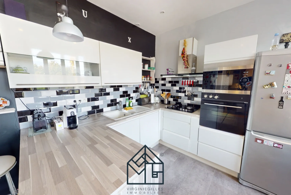 Maison 5 chambres rénovée au Coteau proche Roanne avec jardin et garage 