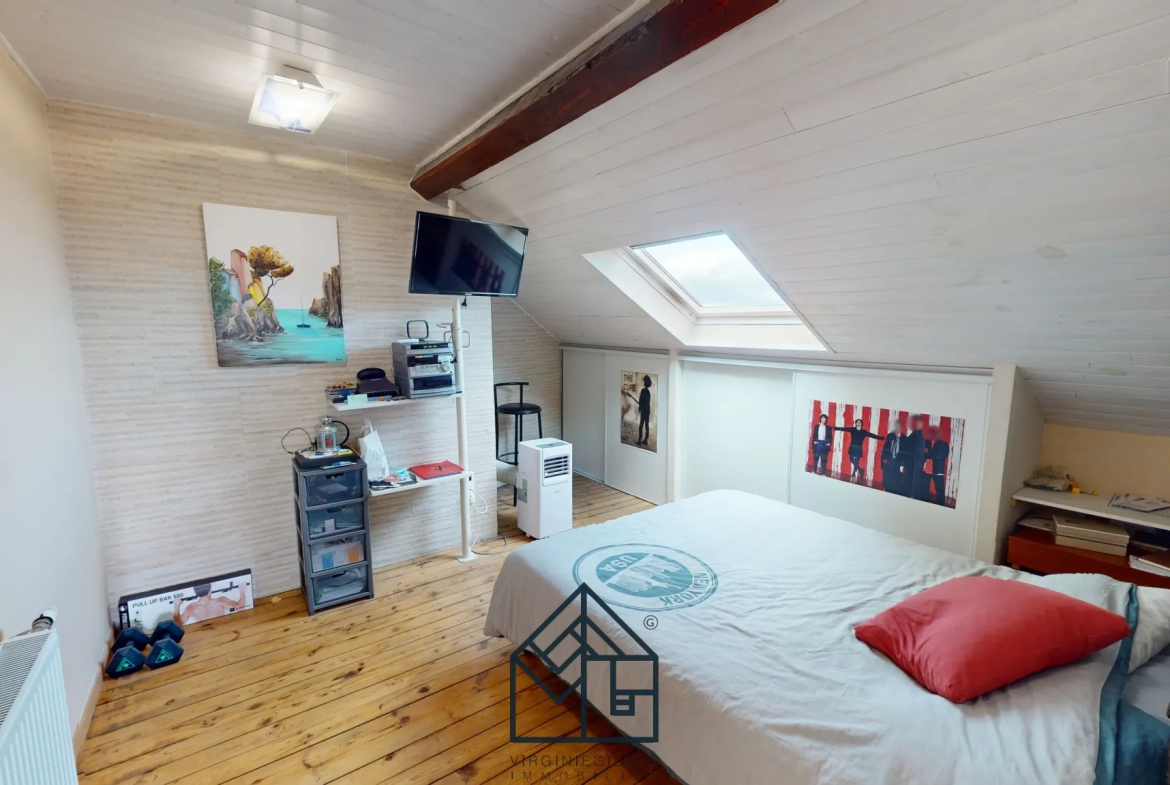 Maison 5 chambres rénovée au Coteau proche Roanne avec jardin et garage 