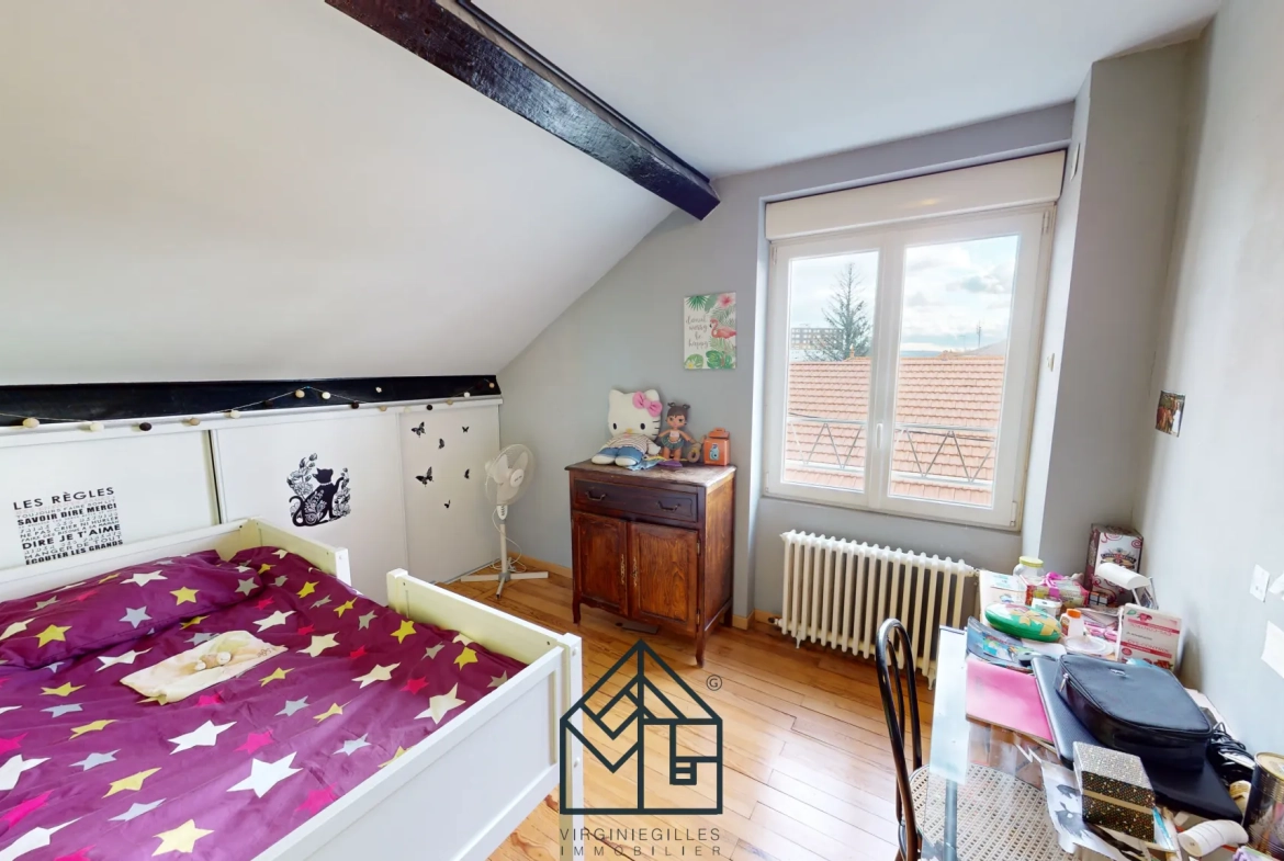 Maison 5 chambres rénovée au Coteau proche Roanne avec jardin et garage 