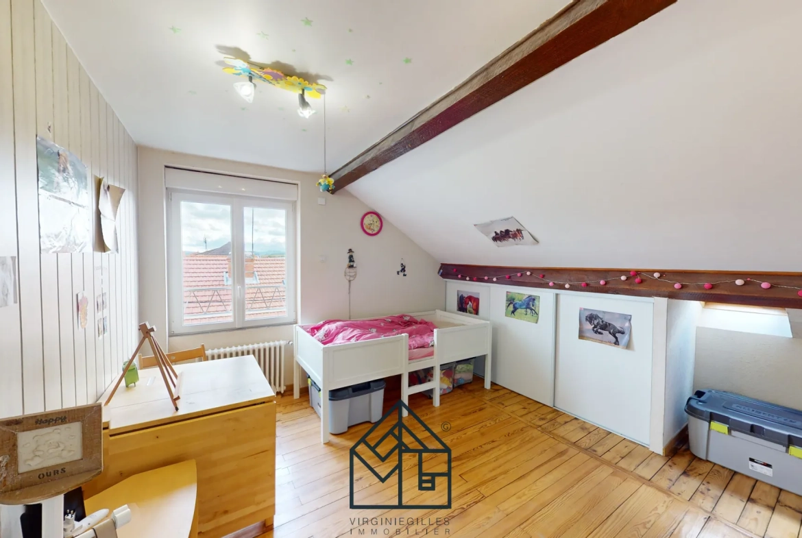 Maison 5 chambres rénovée au Coteau proche Roanne avec jardin et garage 