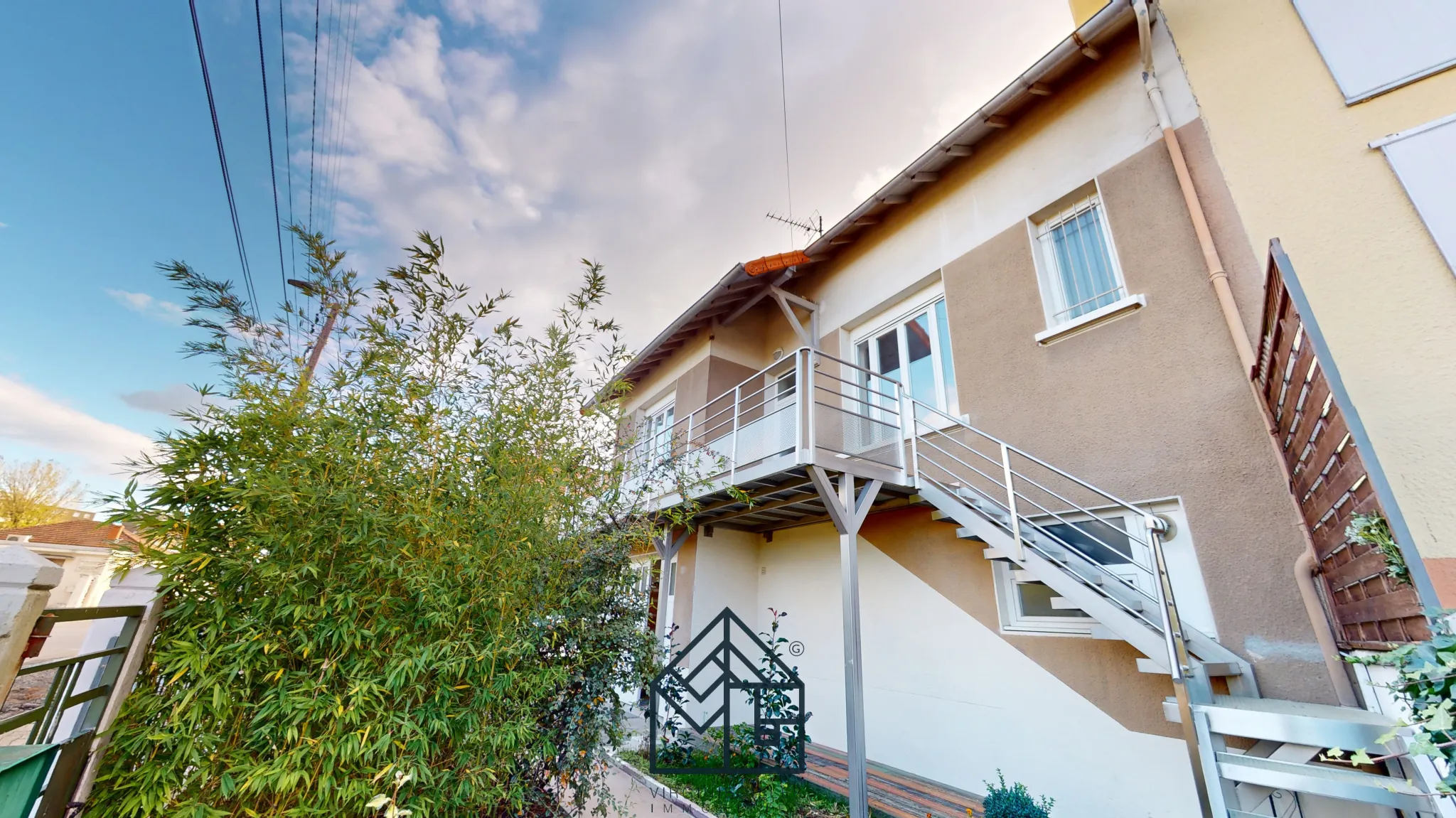 Maison 5 chambres rénovée au Coteau proche Roanne avec jardin et garage 