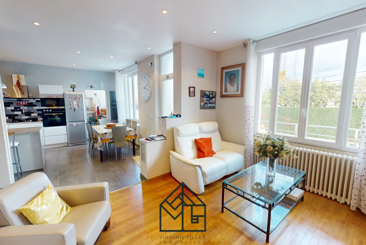 Maison 5 chambres rénovée au Coteau proche Roanne avec jardin et garage 