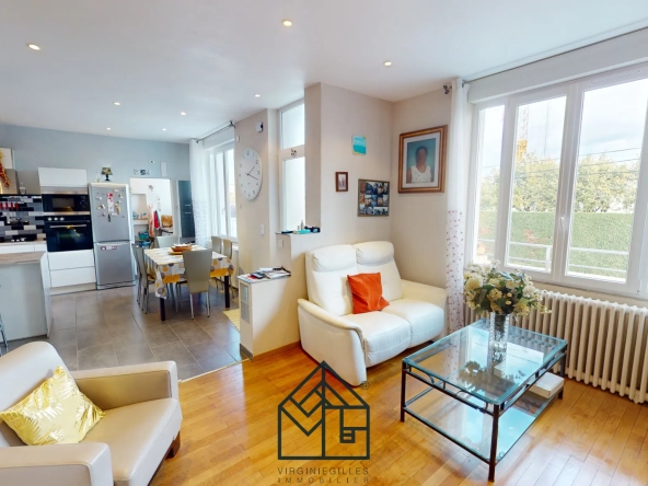 Maison 5 chambres rénovée au Coteau proche Roanne avec jardin et garage
