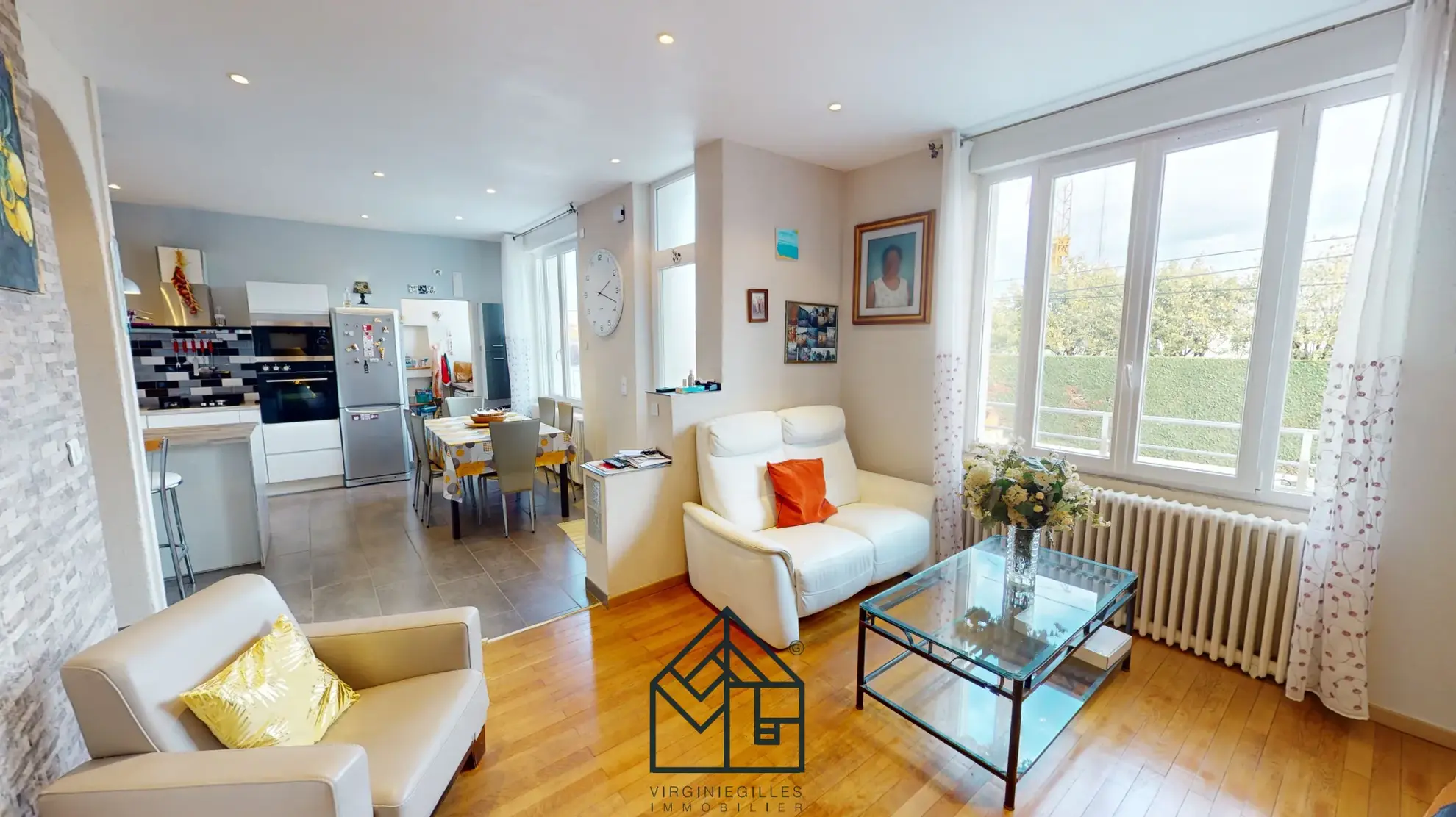 Maison 5 chambres rénovée au Coteau proche Roanne avec jardin et garage 