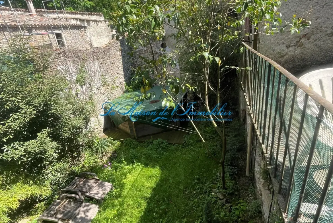 Maison de village en pierres à Lasalle avec jardin, garage et terrasse 