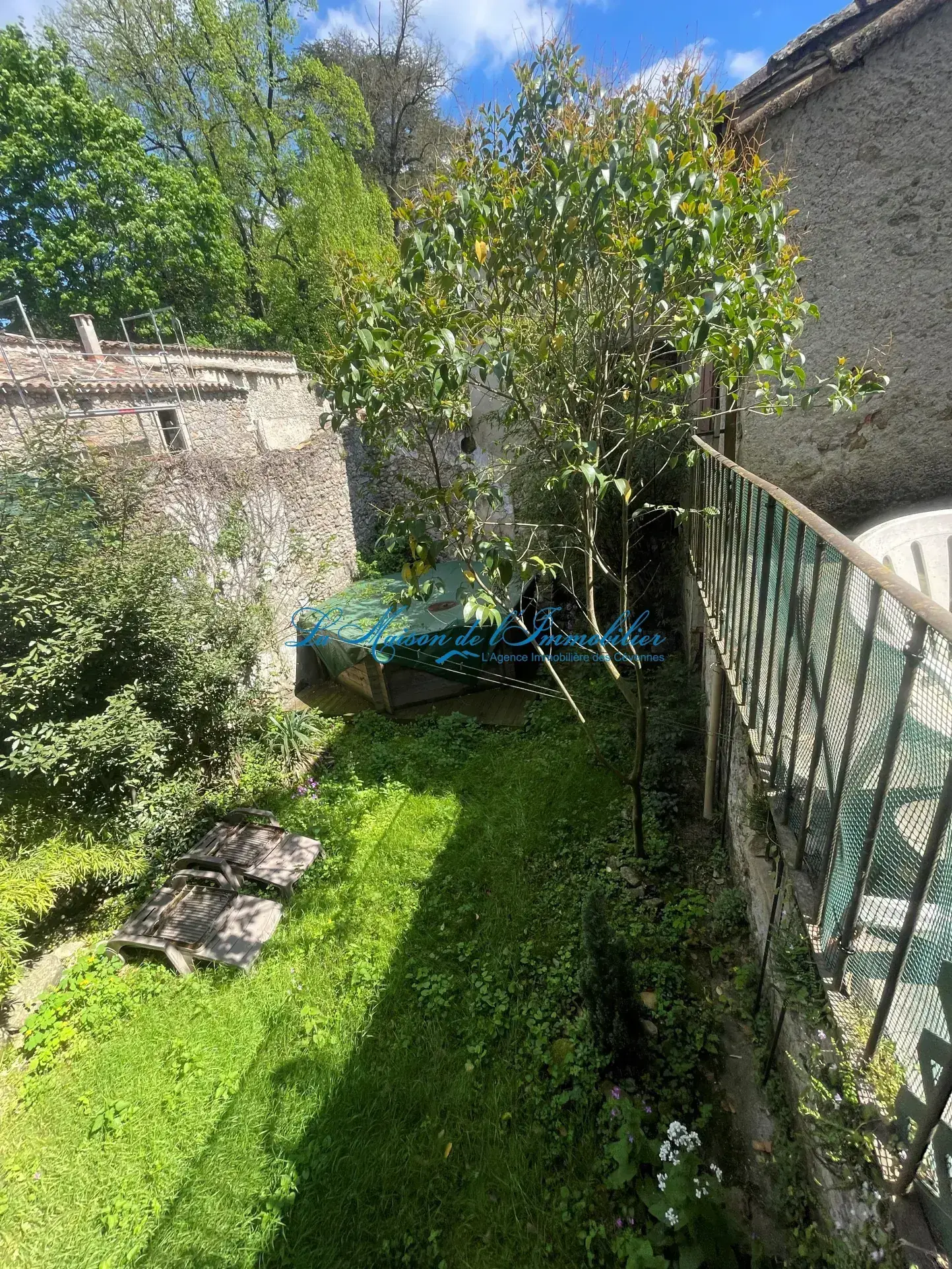 Maison de village en pierres à Lasalle avec jardin, garage et terrasse 