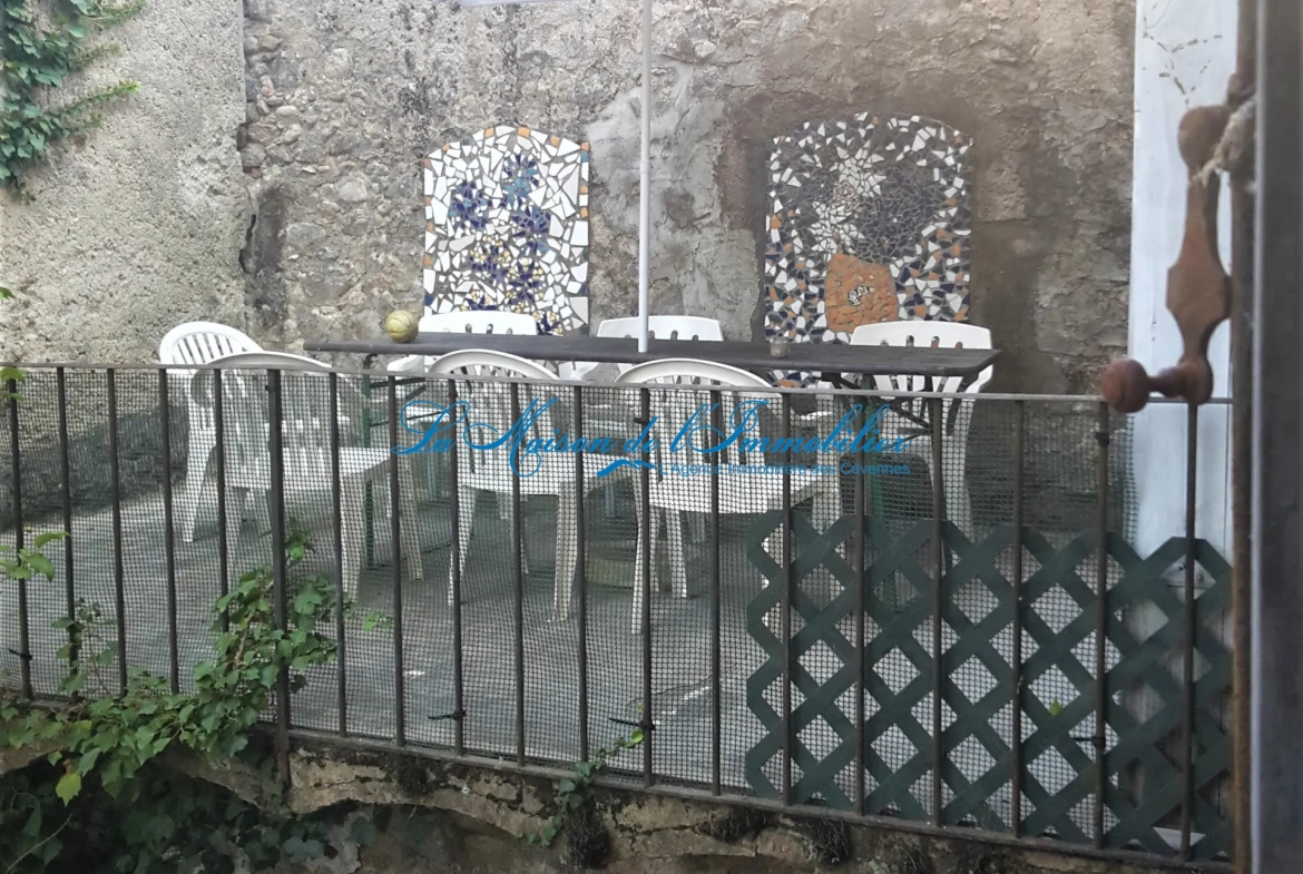Maison de village en pierres à Lasalle avec jardin, garage et terrasse 