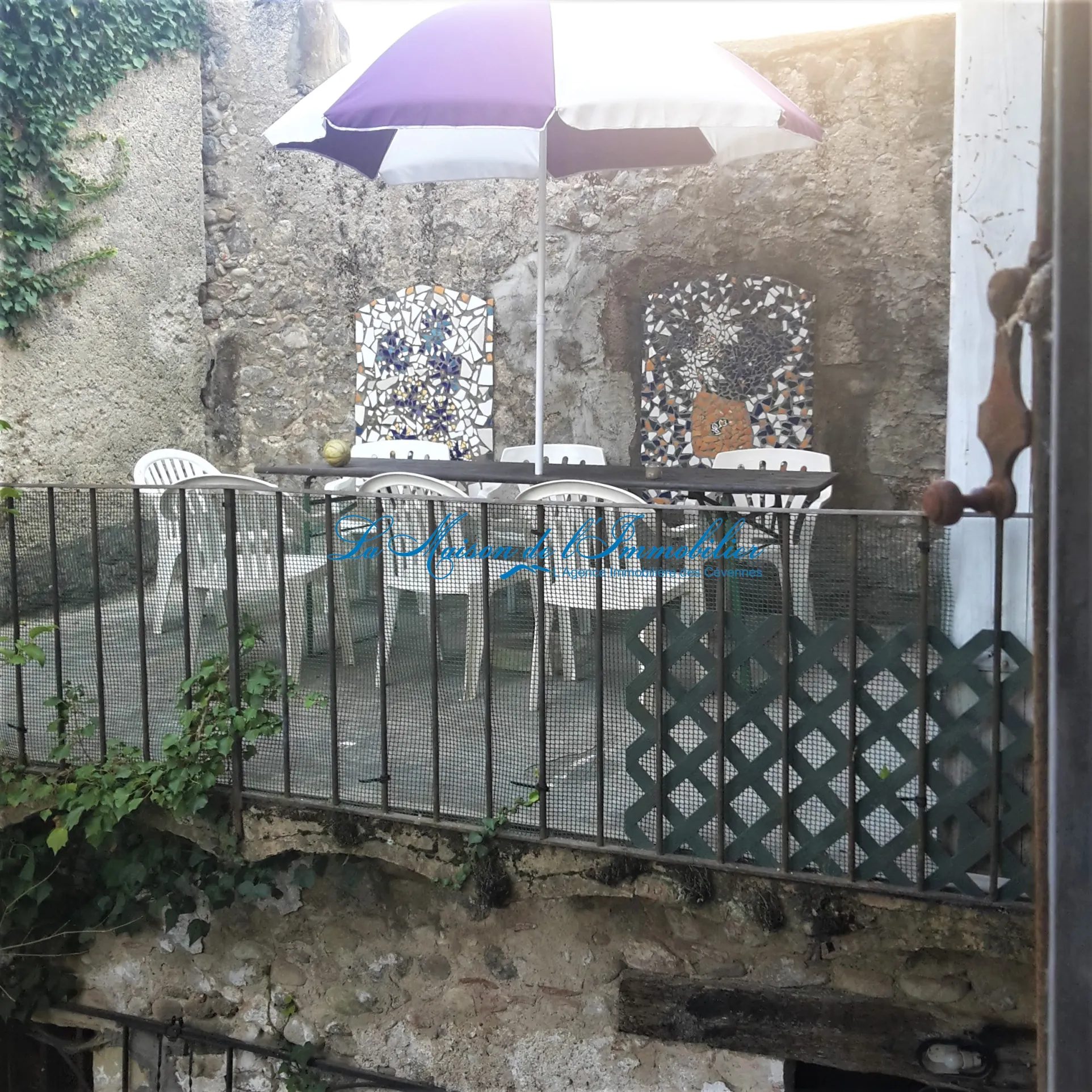 Maison de village en pierres à Lasalle avec jardin, garage et terrasse 