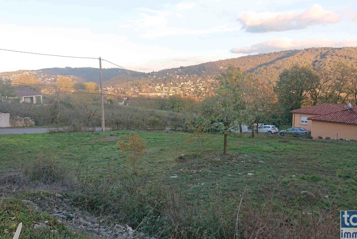 Terrain à bâtir de 1416 m² à Villefranche de Rouergue avec vue dégagée 