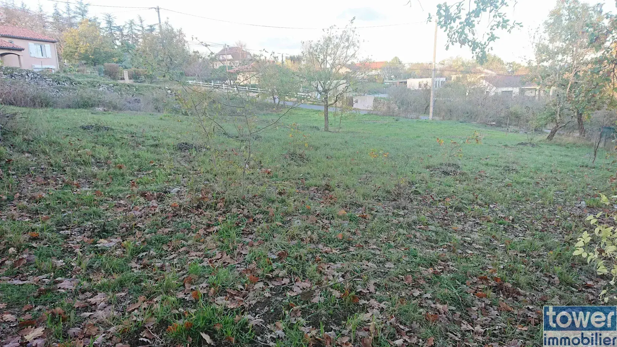 Terrain à bâtir de 1416 m² à Villefranche de Rouergue avec vue dégagée 